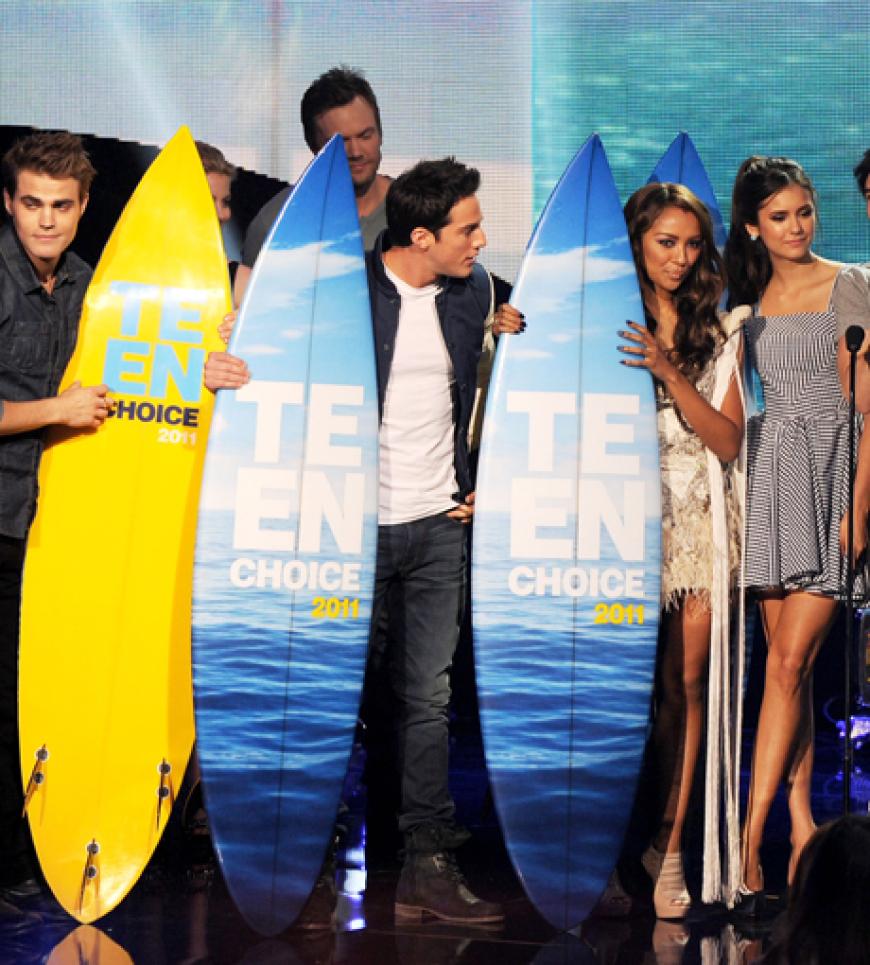 Surfin' USA: Die Preise gingen an: Paul Wesley, Michael Trevino, Kat Graham, Nina Dobrev, und Ian Somerhalder von
