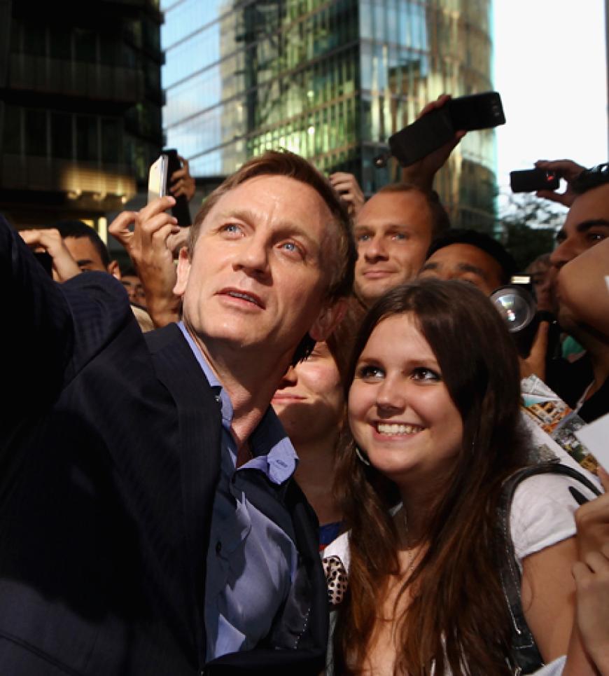 Endlich! Nach langem warten zeigte sich Hollywood-Star Daniel Craig den wartenden Fans und nahm sich viel Zeit für Fotos und Autogramme