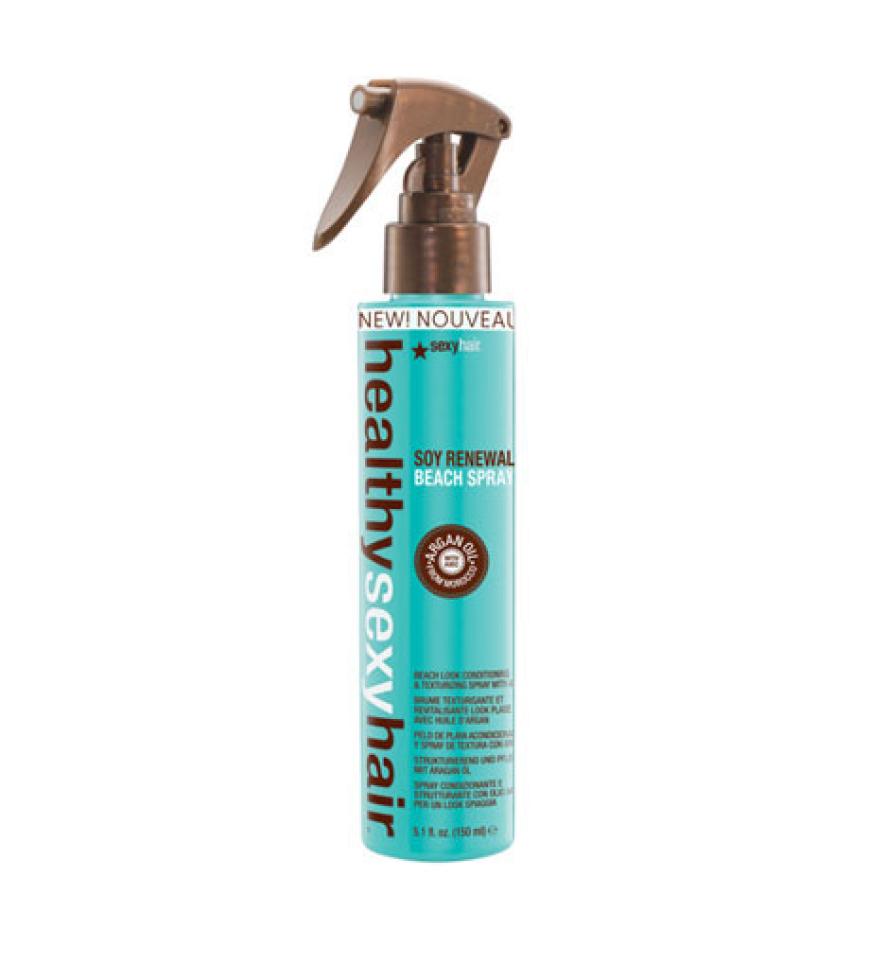 Was brauchen wir den Strand, wenn wir den Beach Style auch zu Hause haben können? Die neue Stylinghilfe von Sexy Hair zaubert natürliche Beach-Locken und versorgt unsere Mähne mit Algenextrakten und Argan-Öl.