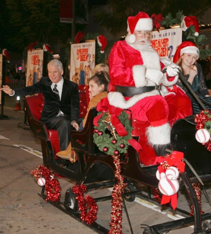 Komiker Steve Martin fährt im Weihnachtsschlitten zu einer Filmpremiere vor