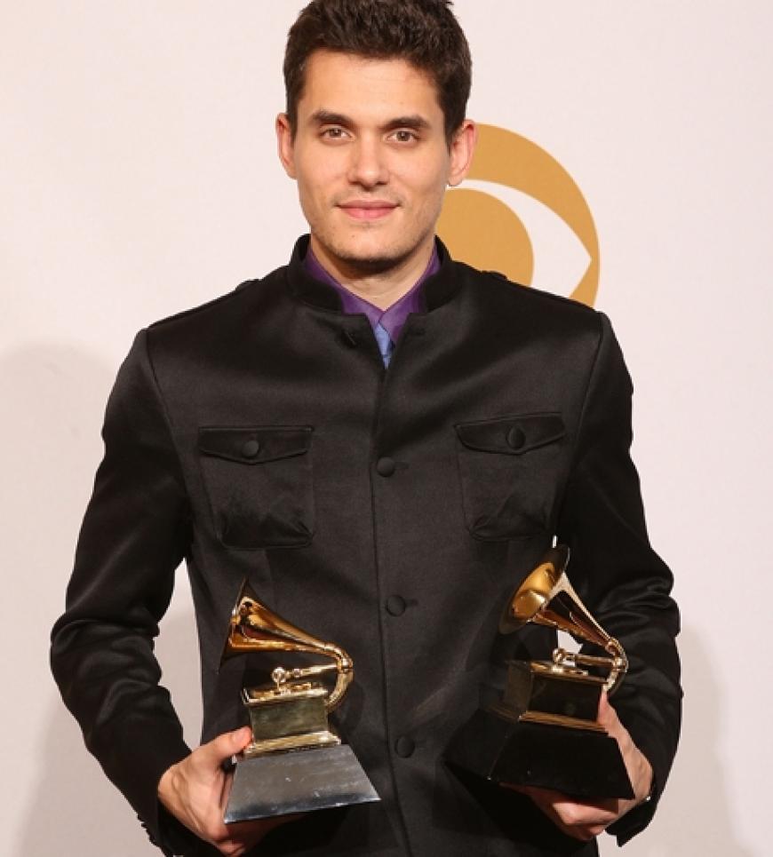 Gewann zwei Grammys, unter anderem für die beste Rockperformance: John Mayer. Er erschien ohne seine Freundin Jennifer Aniston