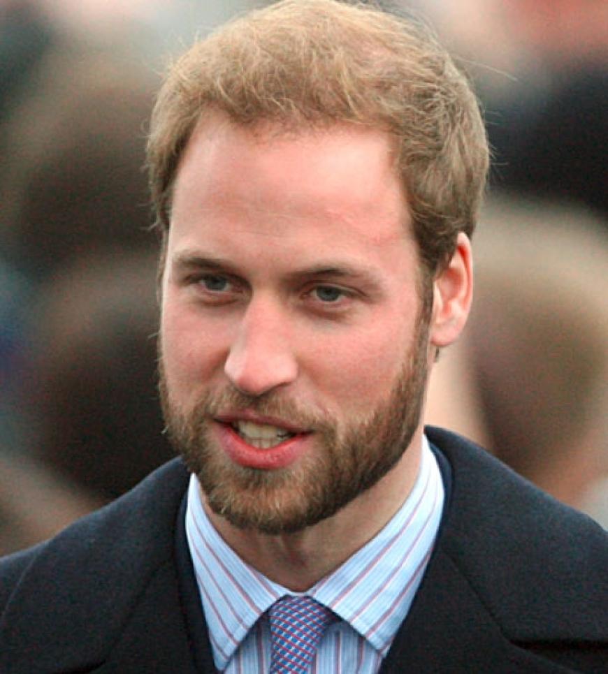 Prinz William musste sich damals den Bart abrasieren. Der Grund: Er hatte eine Ausbildung zum Rettungsflieger begonnen - hier sind Vollbärte verboten. Besser so!