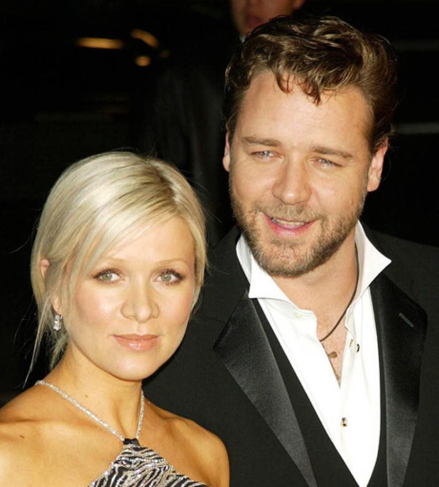 Russell Crowe und Danielle Spencer lernten sich vor 22 Jahren bei Dreharbeiten kennen. 1994 wurde geheiratet, nun folgte dieses Jahr die Trennung. Angeblich soll ihn seine Frau betrogen haben