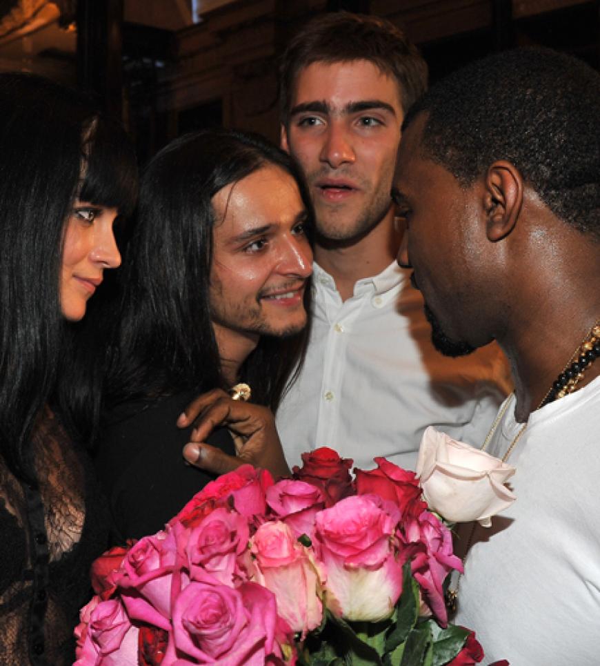 ... oder auch DJane Leigh Lezark, die Kanye nach der Show mit Blumen und Glückwünschen überhäufte