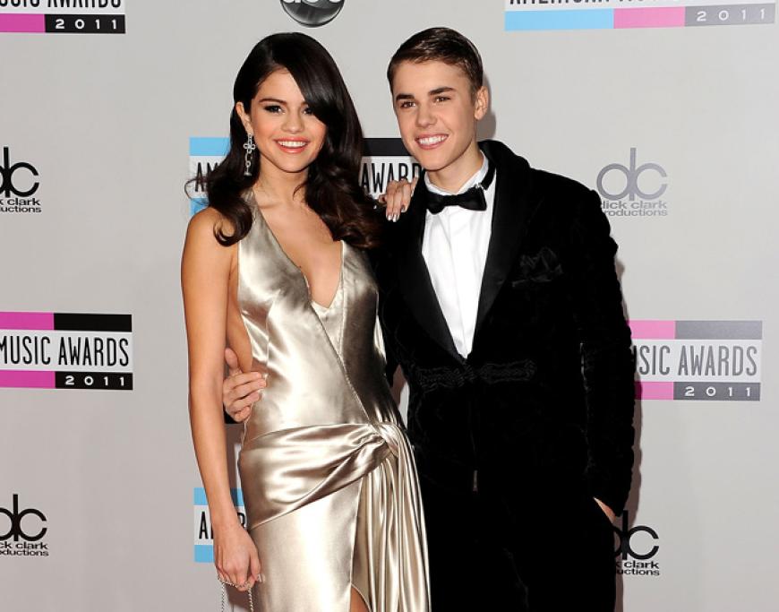 Selena und Justin ganz elegant auf dem roten Teppich - sie sind/waren ein süßes Paar