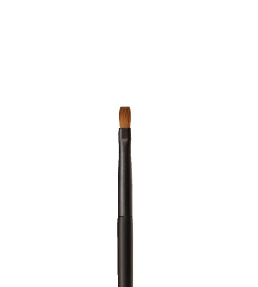 Lippen:
Mit dem Lippen´pinsel von Sensai,
ca. 24 Euro, lassen sich Lippen´stift und Gloss ´genau auf´tragen. Die Farbe hält so auch länger!