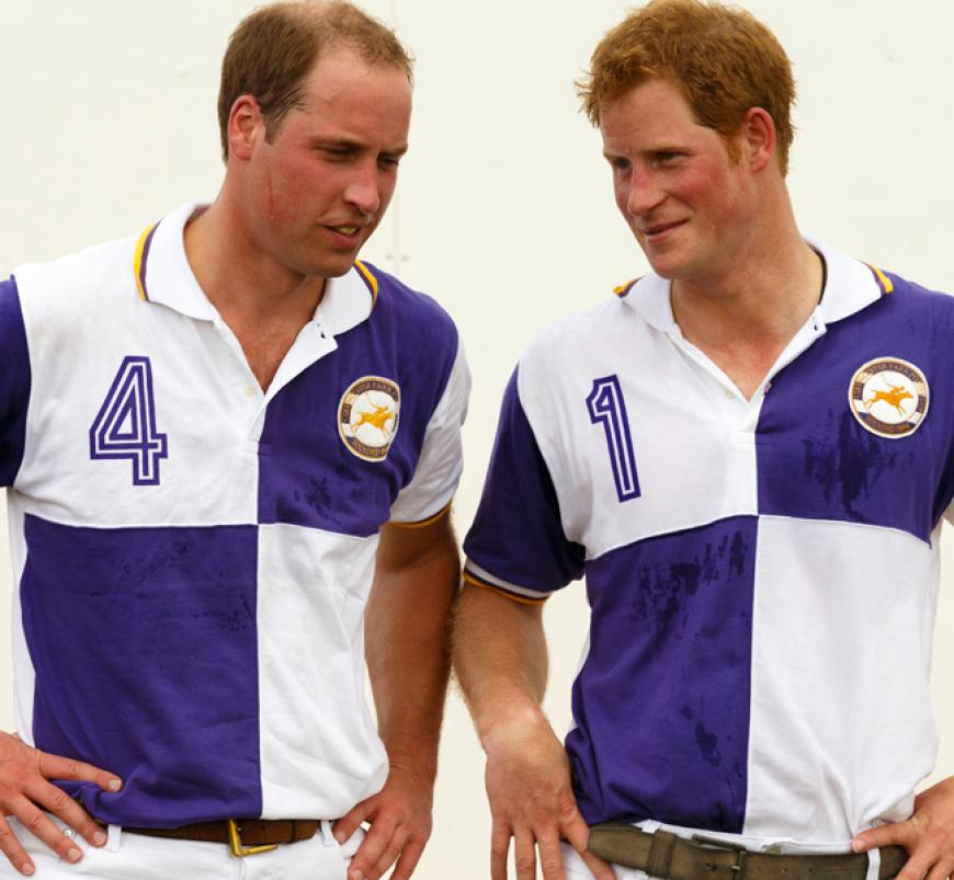 Prinz William macht es spannend: Noch am Tag des errechneten Stichtags spielte er ganz entspannt mit seinem jüngeren Bruder Harry auf einem Poloturnier in Gloucestershire