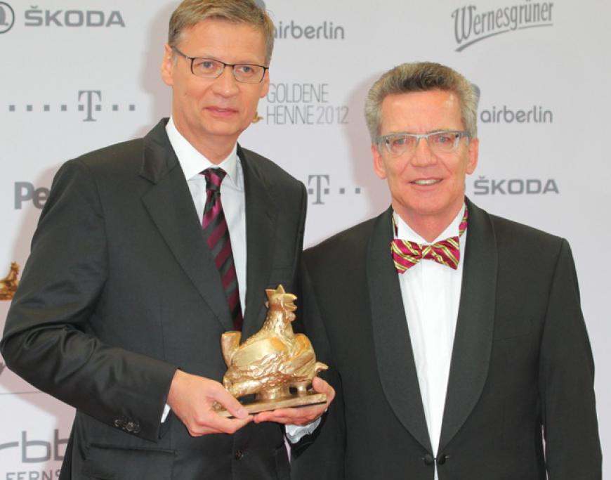 Moderator Günther Jauch mit dem deutschen Bundesverteidigungsmnister Karl Ernst Thomas de Maizière, der lobte: