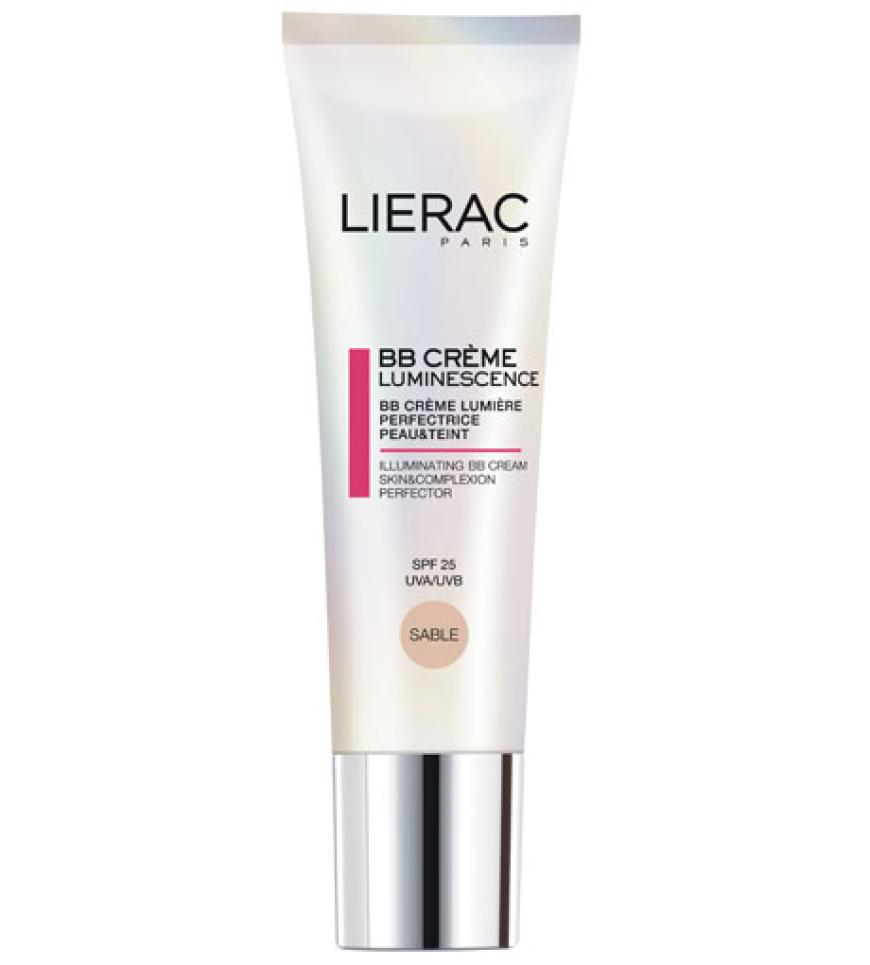 Die Konsistenz dieser BB Cream ist mousseartig, die Farbe kommt erst beim verreiben der Creme zum Vorschein. Zudem ist sie feuchtigkeitsspendend und hat einen Lichtschutzfaktor 25.