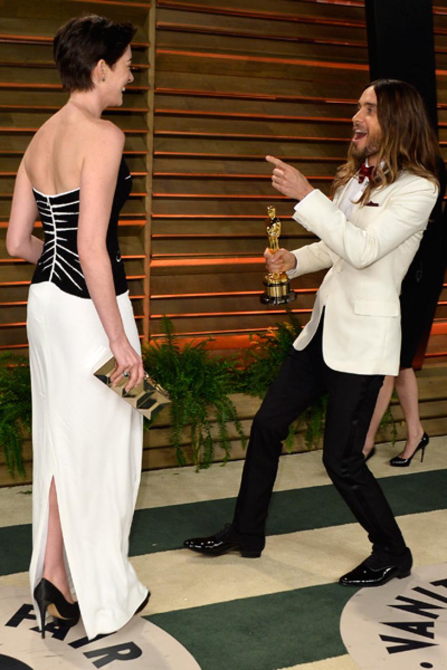 ... und freut sich über den lustigen Photobomber, der gerade einen Oscar gewonnen hat