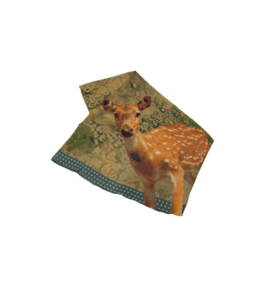 Wer sich noch nicht an ein Waldbewohner-Kleidungsstück herantraut, für den ist dieses Reh-Accessoire genau das Richtige. Schal mit Reh-Motiv von A-Zone, ca. 30 Euro