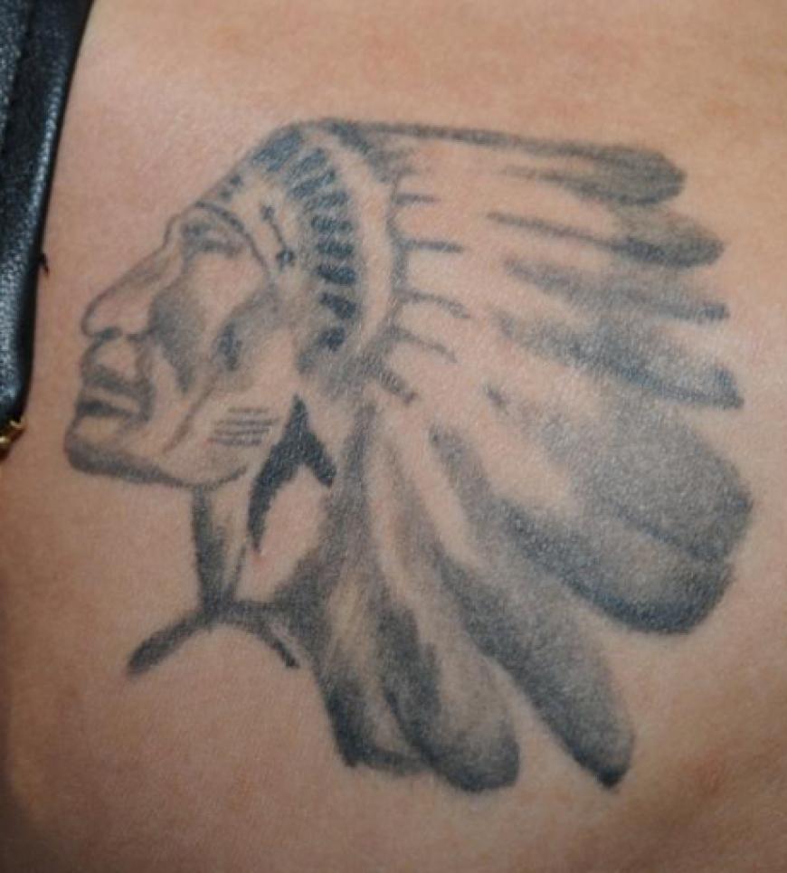 Der Indianerkopf ist seinem Großvater gewidmet