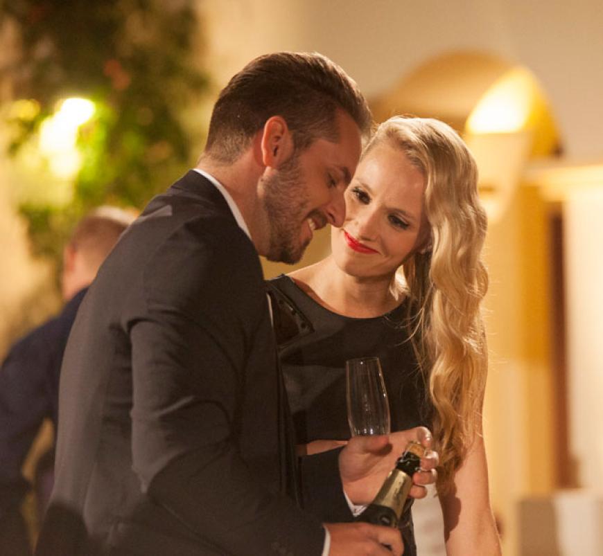 Anna + Andreas = Love? Zumindest Anna kann ihre Augen nicht von ihm lassen. Er ist natürlich weiter...