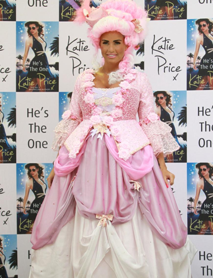 Trash-Queen: Katie Price kam zu ihrer Buchpräsentation in rosa Tüll gehüllt. Dazu ein strahlend weißes Lächeln und viel zu viel Make-Up. Nur eins bleibt fast unerkannt: der Babybauch der sich unter dem Kleid verbirgt