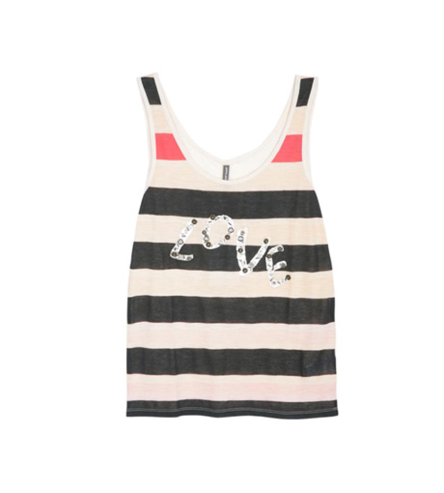 8. Oktober 2012: Wir gehen auf Streife in dem süßen Top mit Glitzer-Love-Print! Perfekt für jede Party, zum Dinner mit dem Boyfriend oder auch zum Kaffee mit den lieben Eltern. We love! Top von Naf Naf, ca. 35 Euro