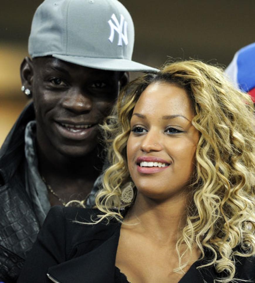 Mario Balotelli und Fanny Neguesha sind nicht länger ein Paar vielleicht weil er Kicker-Kollegen Sex anbot? Mario Balotelli und Fanny Neguesha sind nicht länger ein Paar vielleicht weil er Kicker-Kollegen Sex anbot?