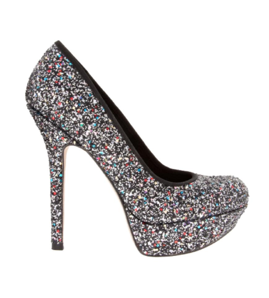 Schmuckes Schuhwerk: Holt die fetten Klunker raus, Ladys jetzt heißt es klotzen statt kleckern! Glitzernde Plateaupumps über asos.de, ca. 60 Euro