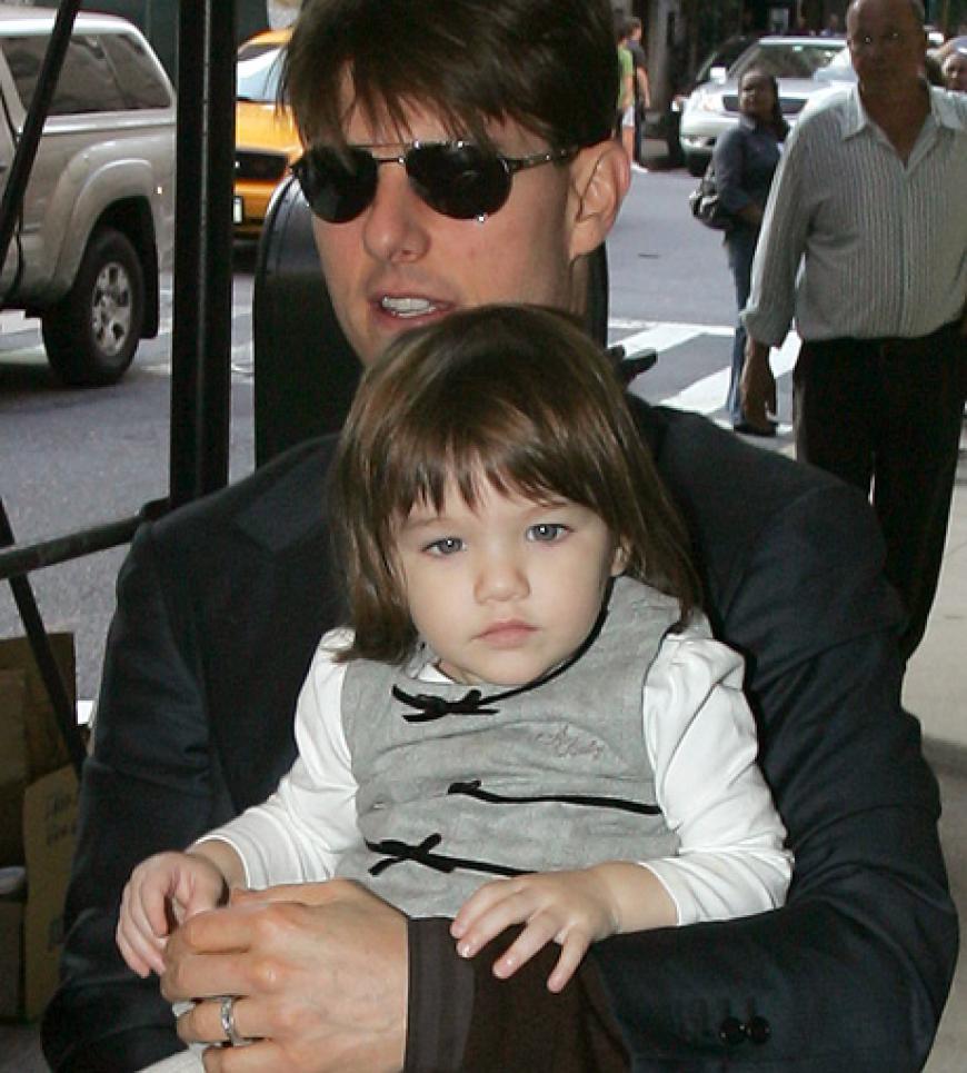 Knopfaugen: Suri Cruise in den Armen ihres Vaters