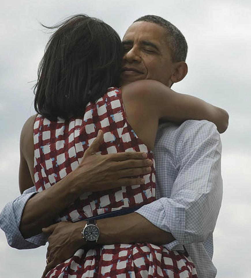Diese Umarmung bewegte die Welt: nach seinem Wahlkampfsieg im November postete der alte - und neue - US-Präsident Barack Obama ein Bild mit seiner Frau Michelle und den Worten