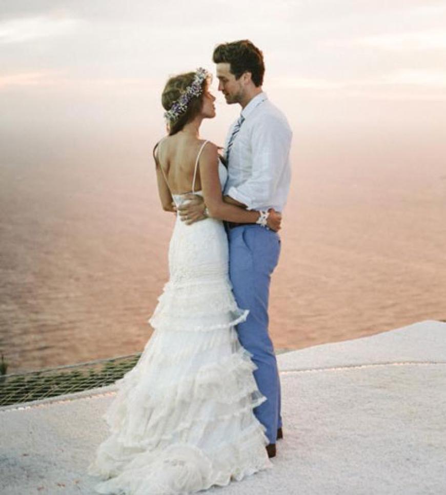 Dieses Hochzeitsfoto beweist: Annemarie war eine wunderschöne Braut - und Wayne ist immer noch über beide Ohren verliebt