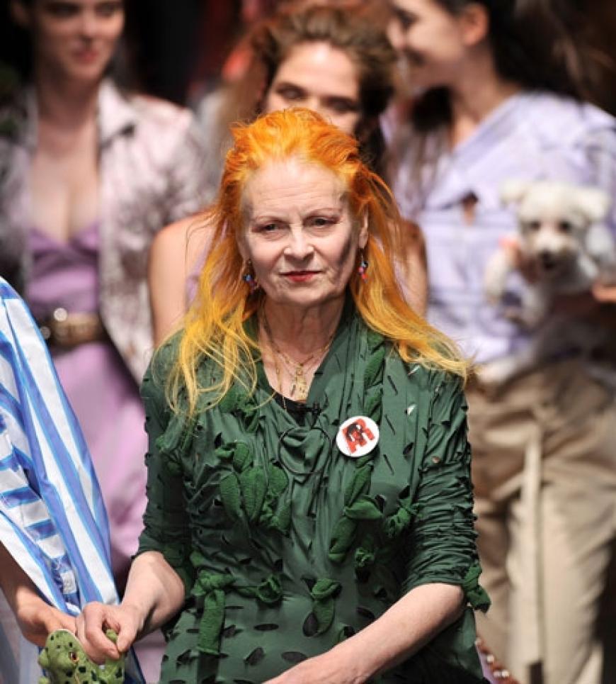 Die Designerin Vivienne Westwood begrüßte bei ihrer Show zahlreiche prominente Zuschauer. Ihre Kollektion ist wie sie: bunt, schrill und aufsehenerregend