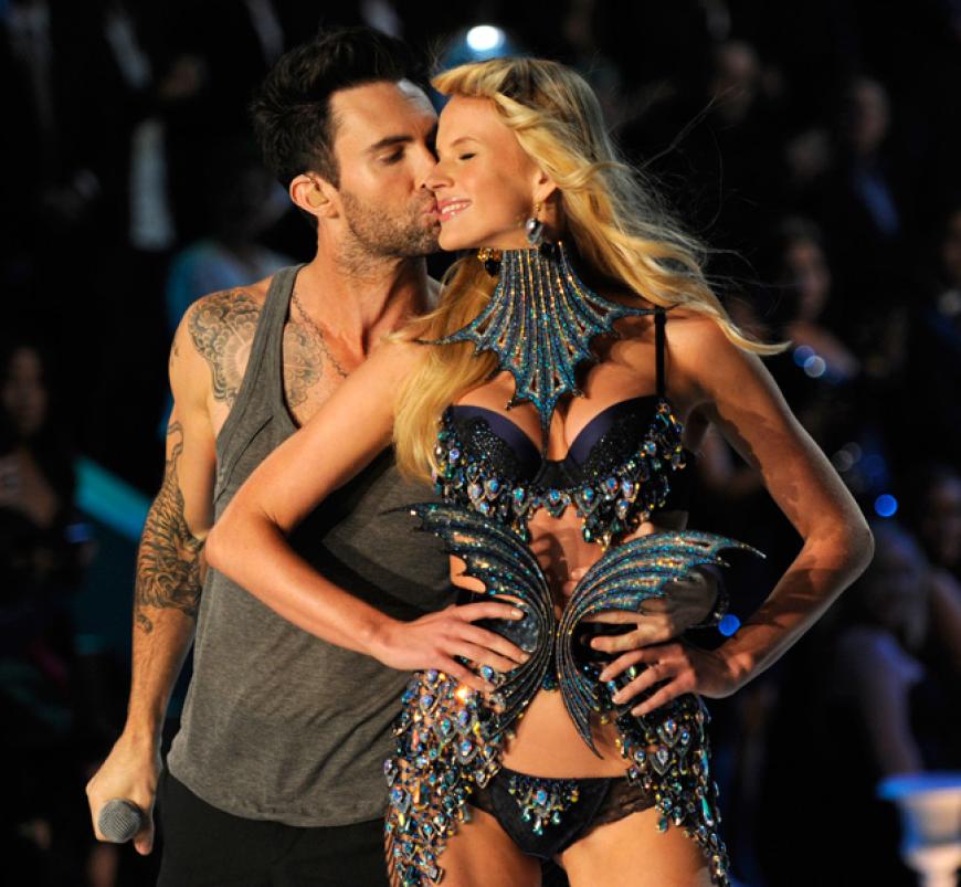 Adam Levine hat sich da wohl eine Scheibe bei Leo abgeschnitten - auch er datet vornehmlich Models