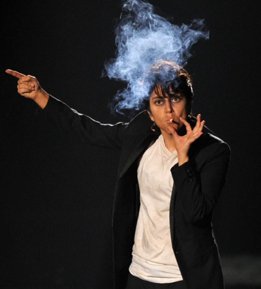 Was für ein Auftritt! Noch im letzten Jahr schockte Lady Gaga im Fleischkleid - dieses Jahr eröffnete sie die Awards als Jo Calderone und ihrem Song