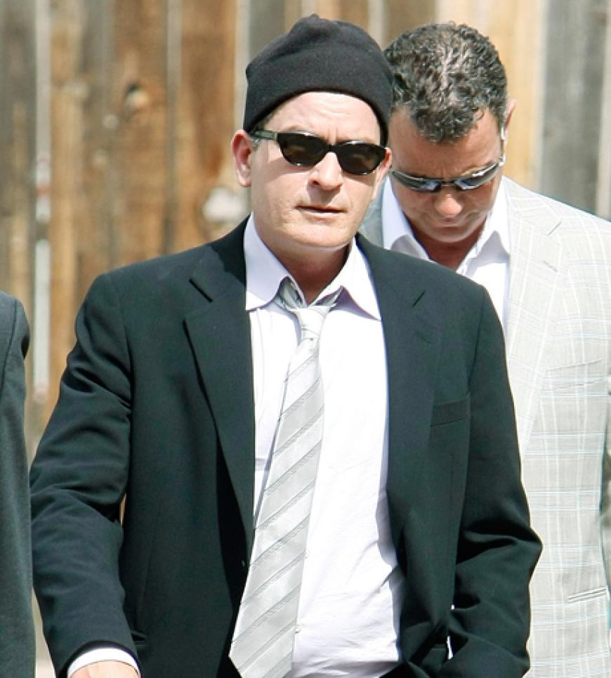 âIch bin auf einer Droge. Sie heißt Charlie Sheen. Sie ist nicht erhältlich, weil jeder, der sie einmal probiert, sterben wird. Dein Gesicht wird abfallen und deine Kinder werden über deinem explodierten Körper wehklagen