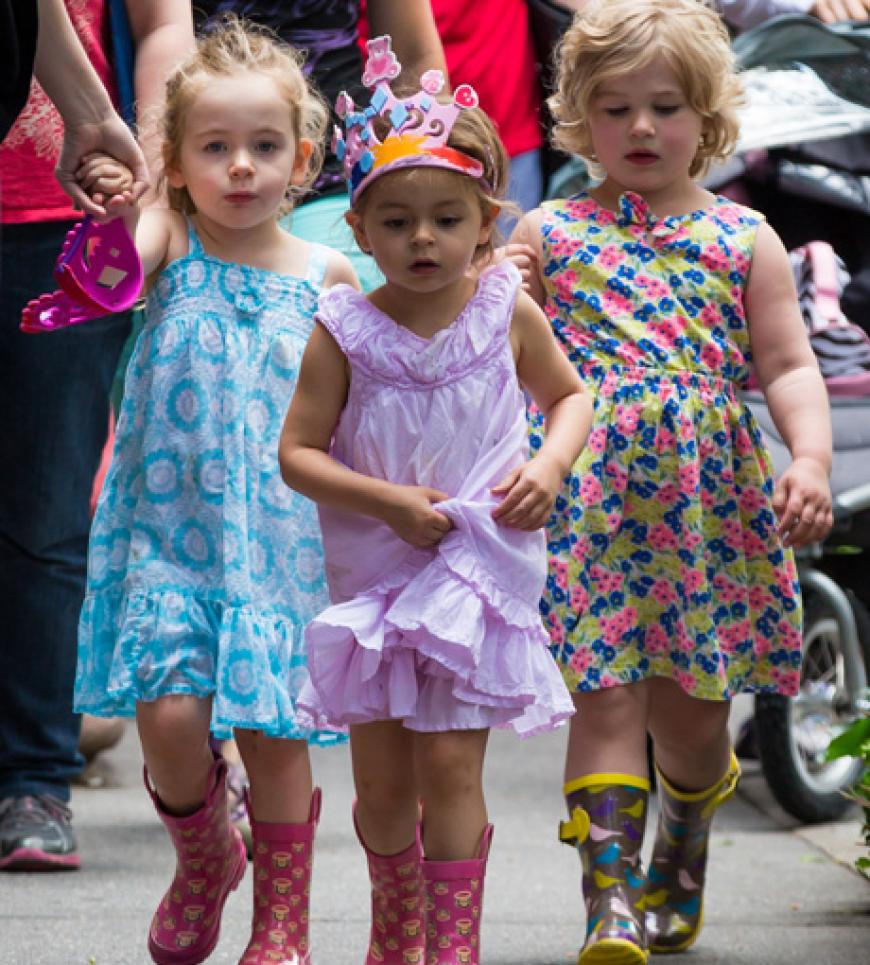 Cool and the Gang: Die süßesten Promi-Geschwister am Big Apple tragen Partnerlook-Gummistiefel und haben eine Freundin im Schlepptau
