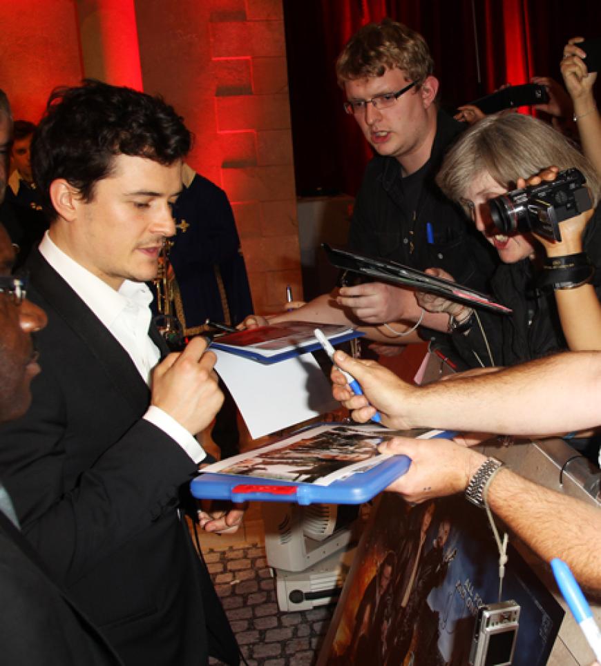 Da freuten sich die Fans! Hollywood-Schnuckel Orlando Bloom gab fleißig Autogramme