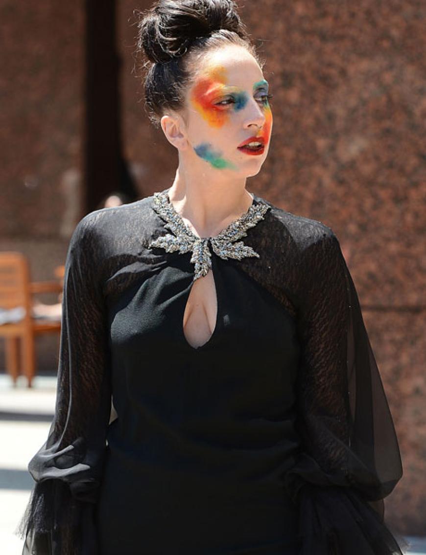 Dass Lady Gaga kreativ ist, ist wohl kaum abzustreiten. Ob das daran liegt, dass sie auch Linkshänderin ist?