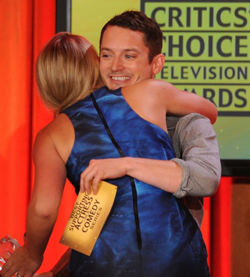 Elijah Wood verlieh Busy Philipps den Preis für die beste Nebendarstellerin in einer Comedy-Serie