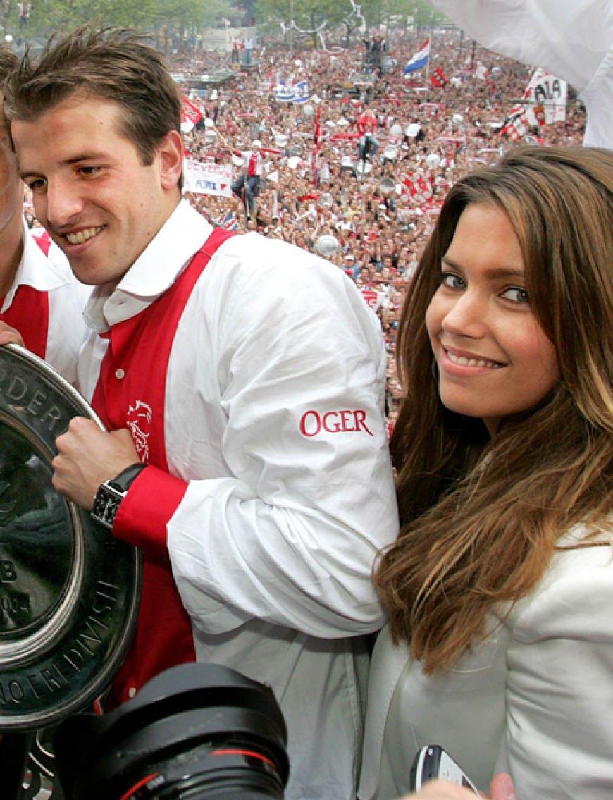 Sylvie, damals noch mit Nachnamen Meis, an der Seite von Rafael van der Vaart bei der Meisterschaftsfeier in Amsterdam