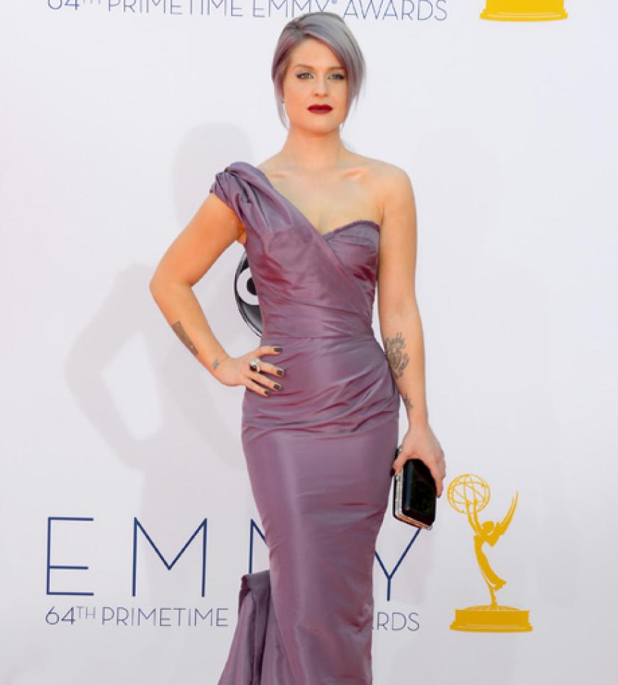 Haare und Kleid aufeinander abgestimmt. Ein Traum aus Flieder.
