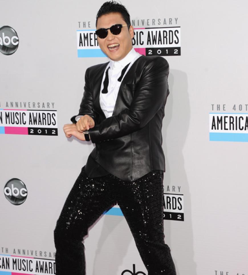 Keine Party ohne den Südkoreaner Psy, der gemeinsam mit MC Hammer den