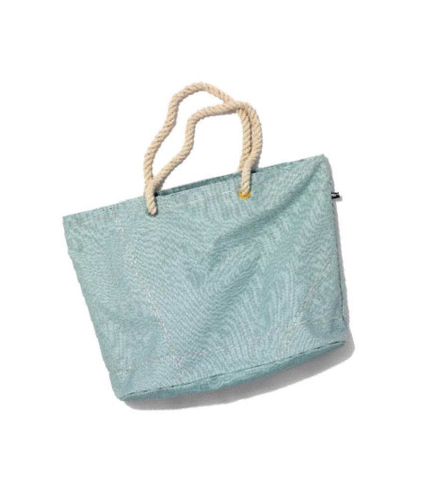 Canvas-Tasche mit Henkeln
in Tau-Optik von Flip Flop,
ca. 40 Euro