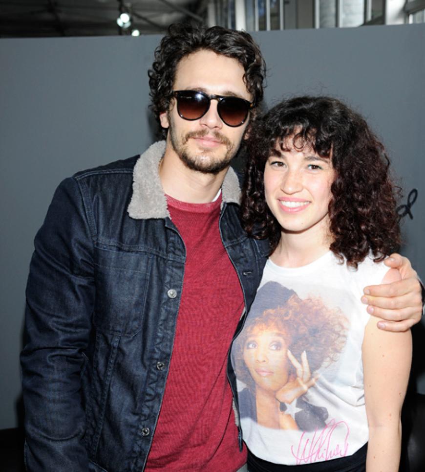 Fashion Week in Berlin! OK! hat sich auf die Socken gemacht - und lauter Promis getroffen. Hier sehen wir OK!-Reporterin Edith mit James Franco