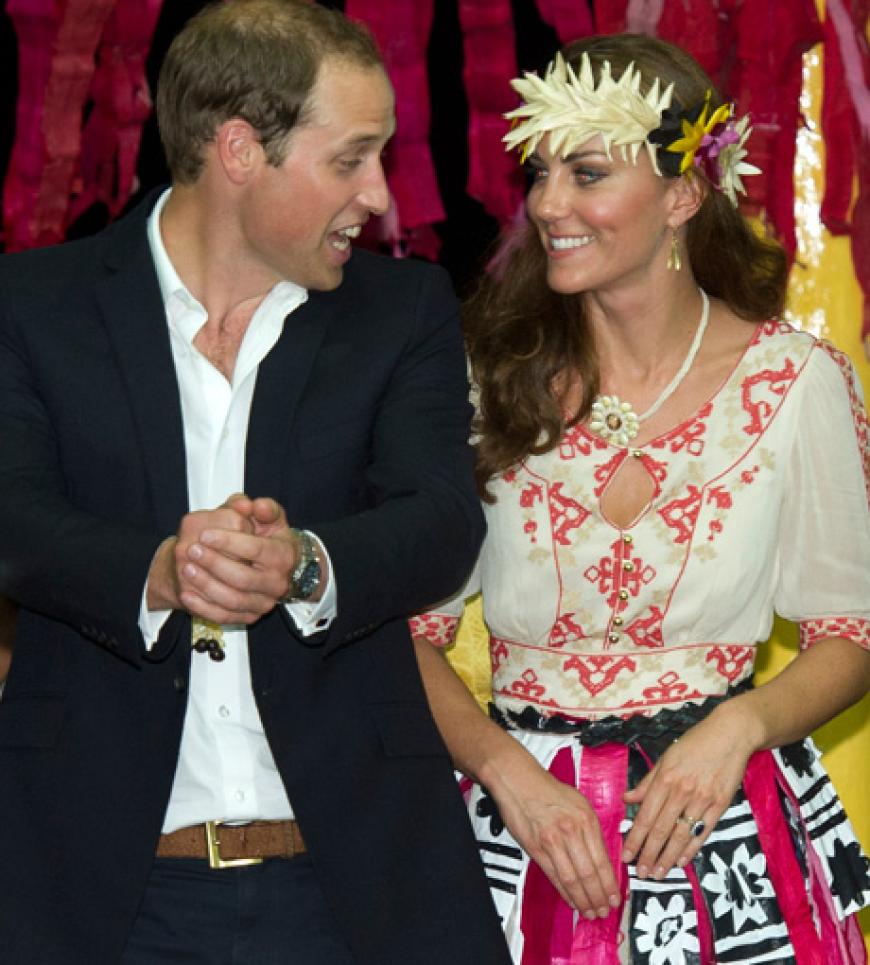 Bei ihrer Reise nach Tuvalu im September 2012 strahlte das Paar. Zuhause kochte hingegen die Presse - Nacktfotos von Kate im Urlaub waren aufgetaucht