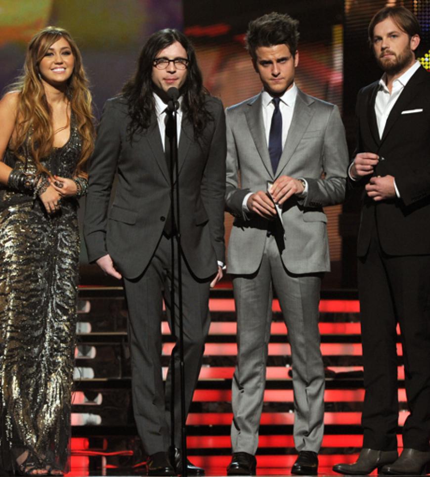 Miley Cyrus und die Jungs von