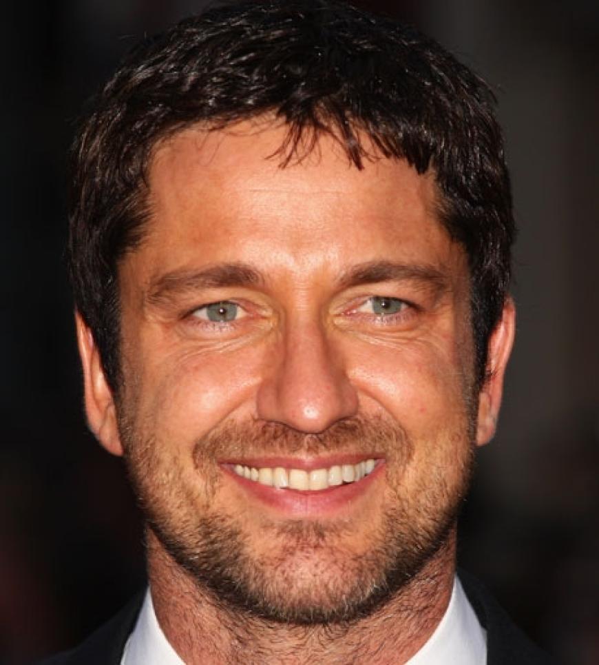 Von wegen schottisches Raubein. Wenn Gerard Butler nach Hause nach Glasgow reist, hilft er seiner Mami bei der Hausarbeit. Und danach gibt`s Kunst in der