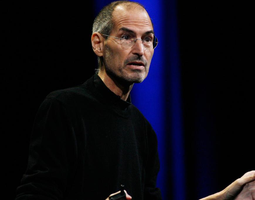 Steve Jobs wurde 2007 von Jonathan Lee Riches, einem paranoiden Gefängnisinsassen, verklagt. Er behauptete, der verstorbene Apple-Chef habe seit über 20 Jahren O.J. Simpson als Auftragskiller beschäftigt. Zudem soll Jobs das Gen-Schaf Dolly geklont haben und Atomraketen auf den Kopf des Klägers ausgerichtet haben. Riches wurde mit seinen insgesamt über 4.000 Klagen sogar ins Guiness-Buch der Rekorde aufgenommen, wogegen er - natürlich - ebenfalls klagte