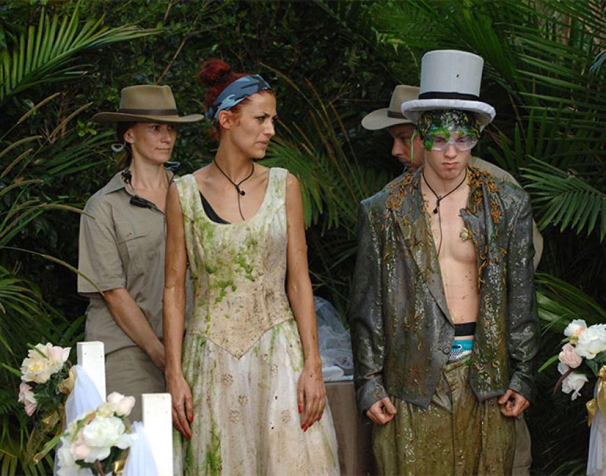 Und es steht auch schon direkt die erste Dschungelprüfung an.´ Fiona und Joey treten zur âDschungel Hochzeit