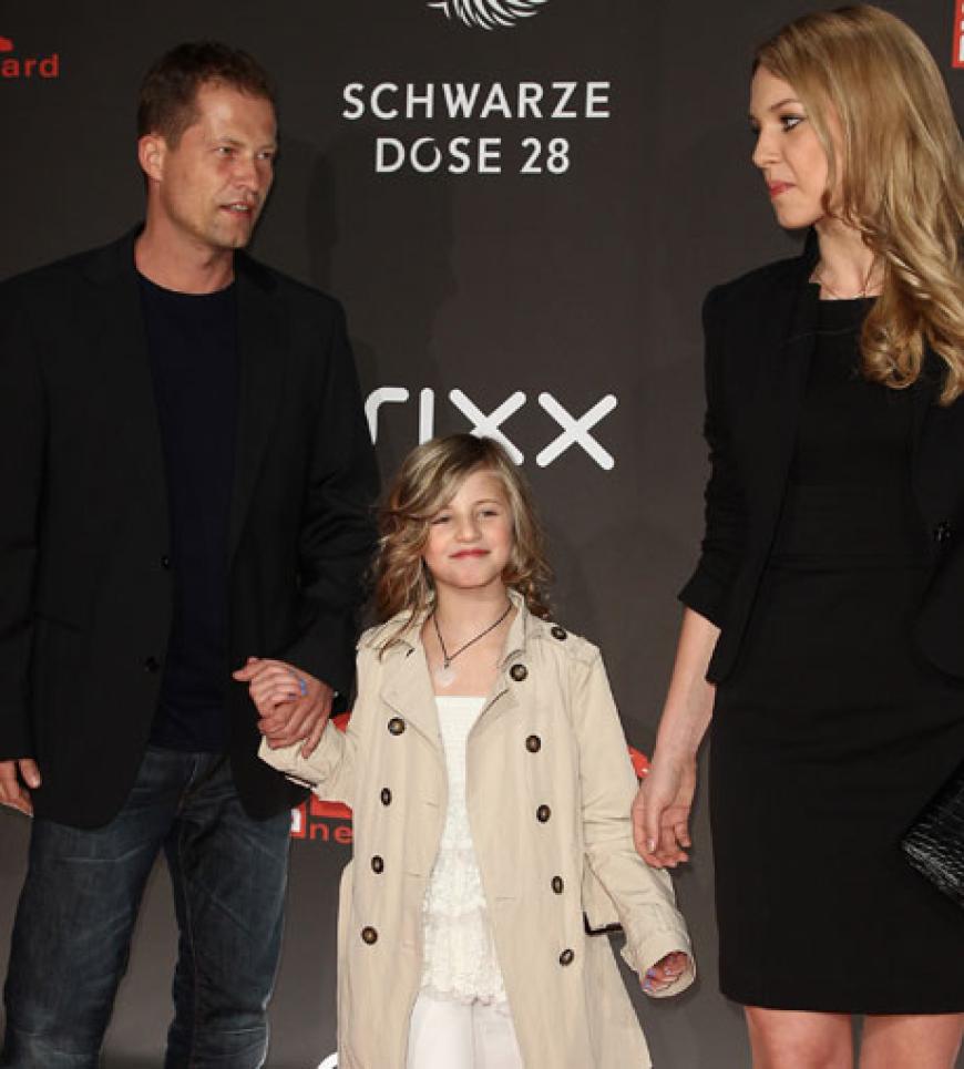 Till Schweiger Hand in Hand mit zwei seiner Lieblingsmädels: Tochter Emma und Freundin Svenja