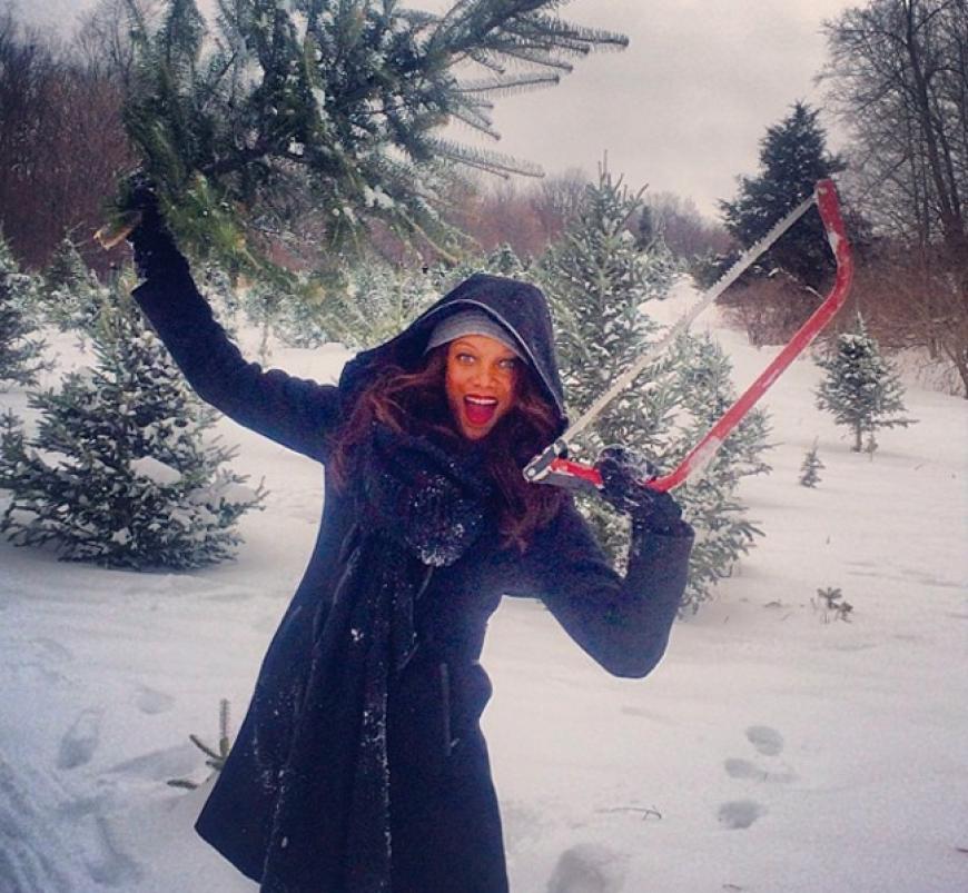 Auch Tyra Banks sucht nach dem perfekten Weihnachtsbaum und hat ihn anscheinend schon gefunden