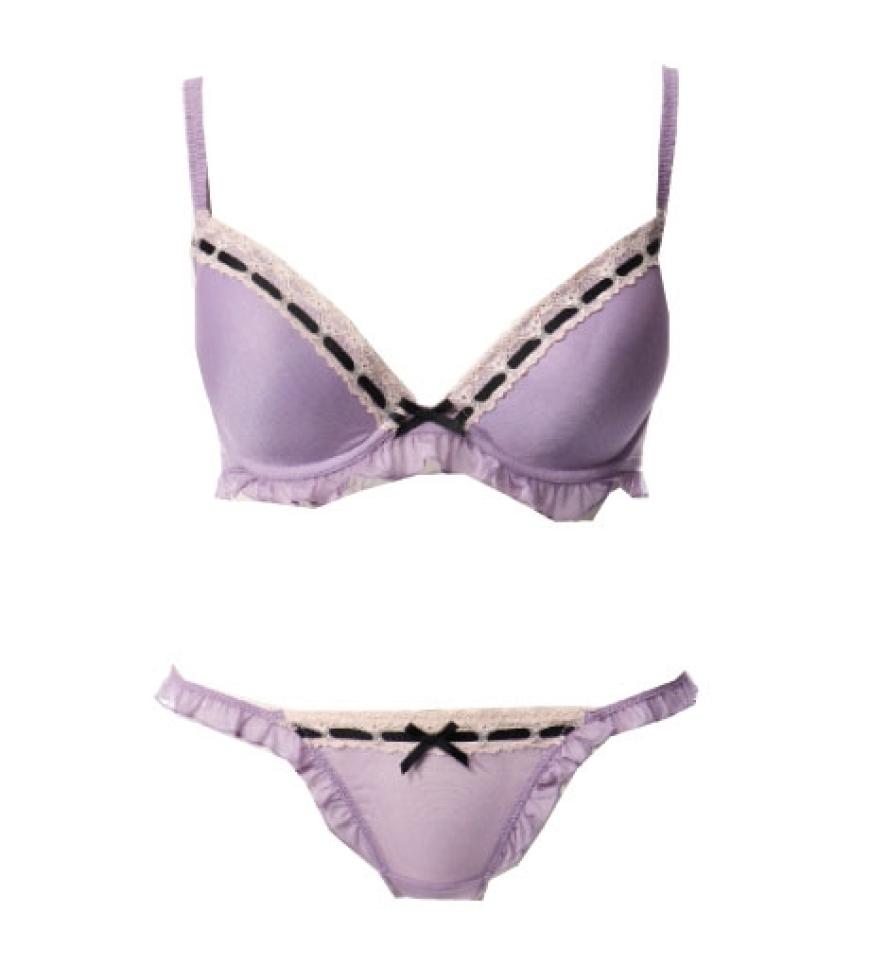 Mit Zierborte und Rüschen von H&M, BH ca. 15 Euro, Slip ca. 10 Euro