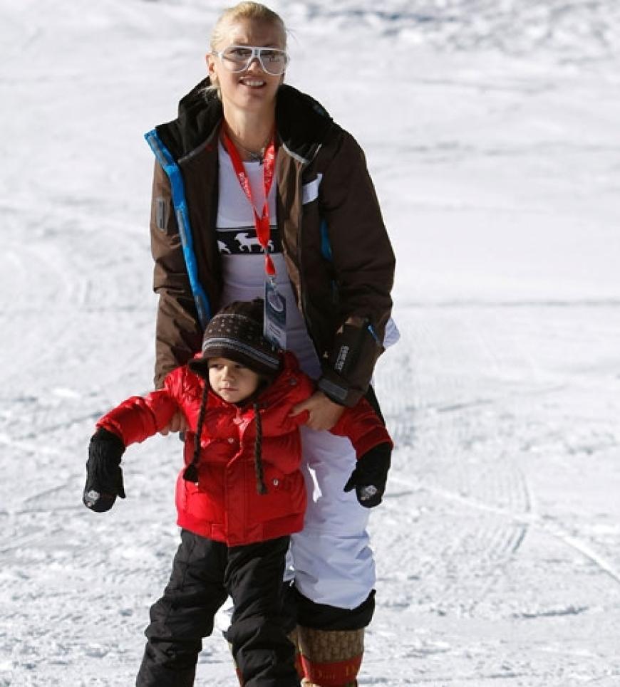 Der kleine Kingston soll auch Skifahren lernen