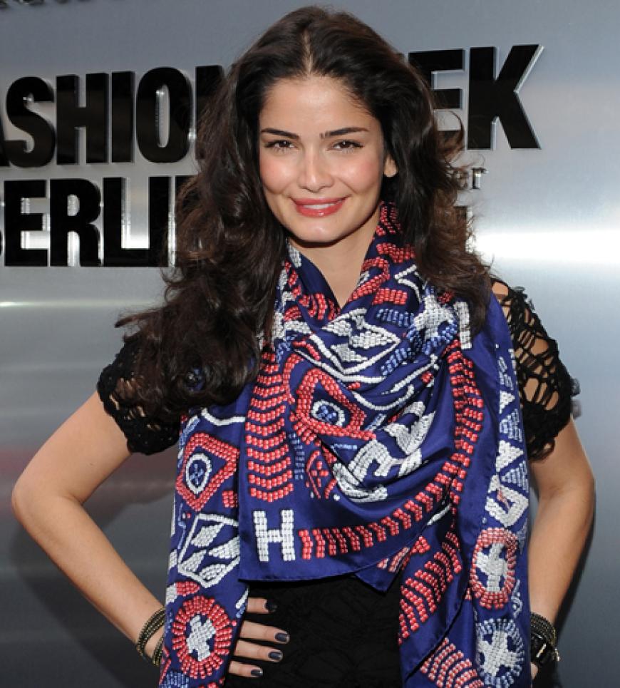 Fashion-Victim: Model Shermine Shahrivar darf in Berlin natürlich nicht fehlen