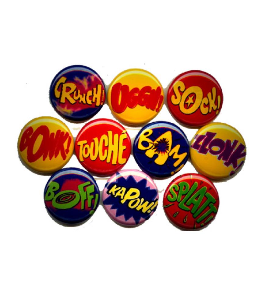 Witzige Accessoires: Buttons mit Sound-Schriftzügen, über etsy.com/shop/yesware, ca. 8 Euro