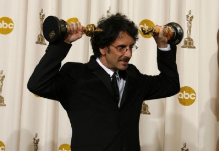 Regisseur Joel Coen mit seinen Oscars für