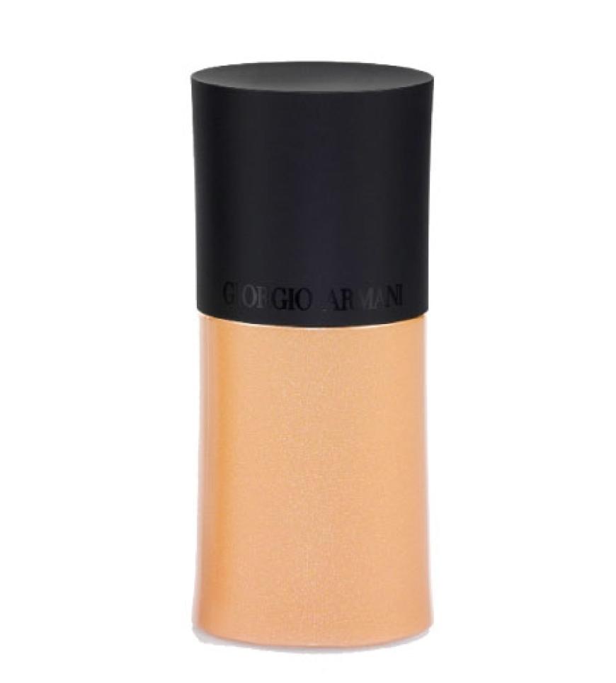 Make-up-Fluid mit irisierenden Perlmuttpigmenten: